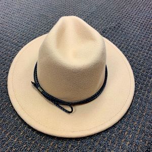 Woman’s Crushable Wool Hat